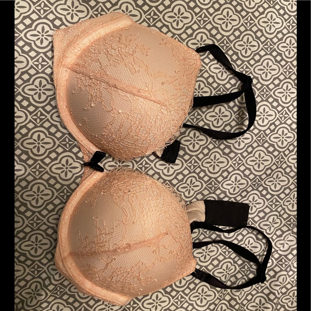 Victoria’s Secret bombshell bra